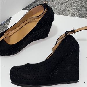 Black wedge heels